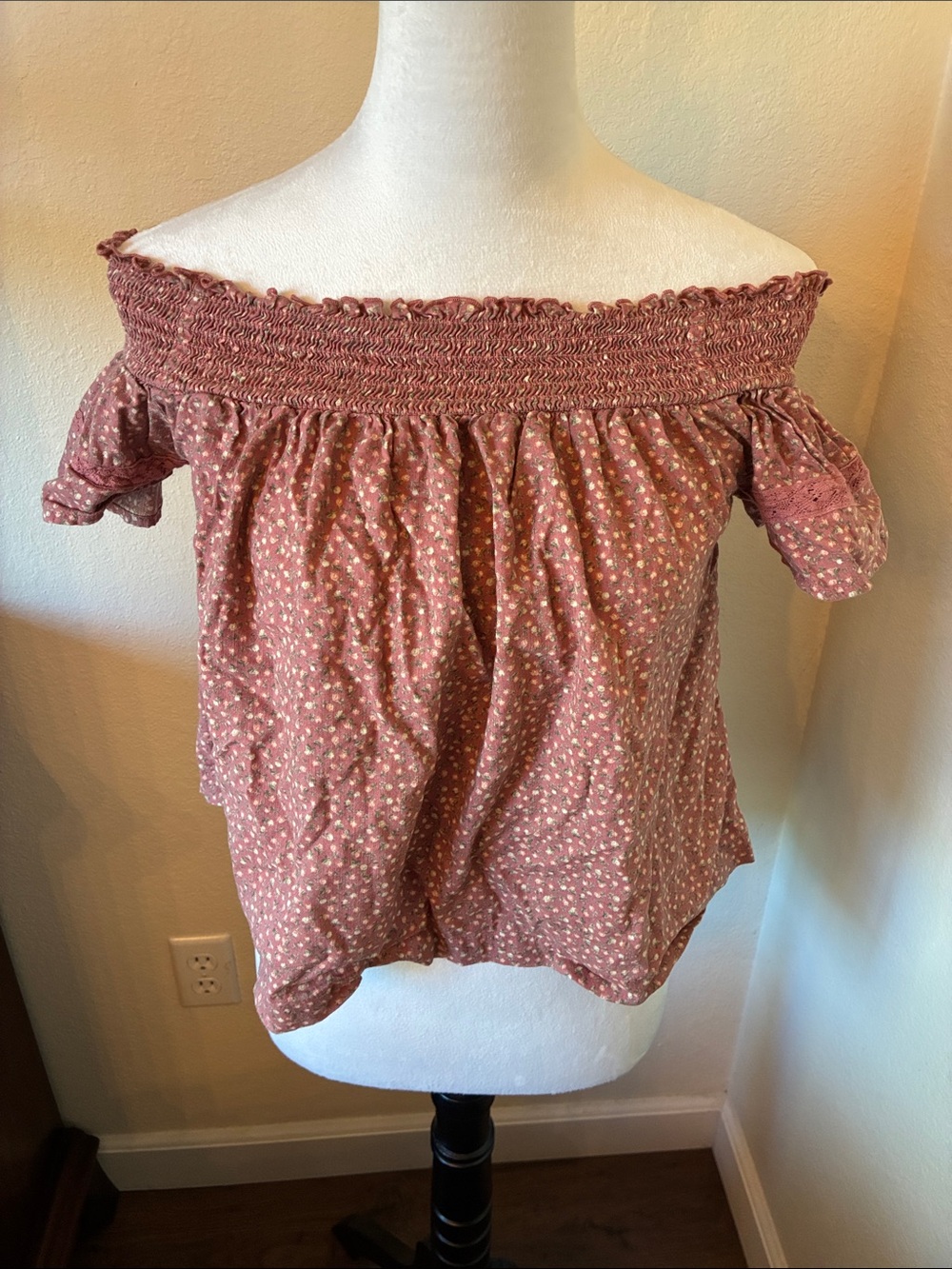 Arizona Jean Company Dusty Rose Floral Off-Shoulder Crop Top